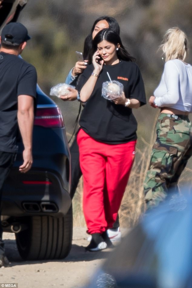 Kylie Jenner Hamilelik Haberleri Sonras Ilk Kez Goruntulendi 2